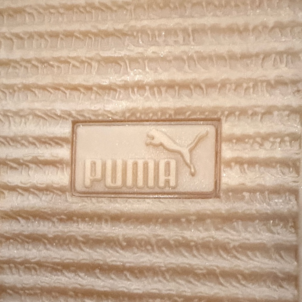 Fenty Beauty Soft Pink Suede Detail - Picture 10 of 11